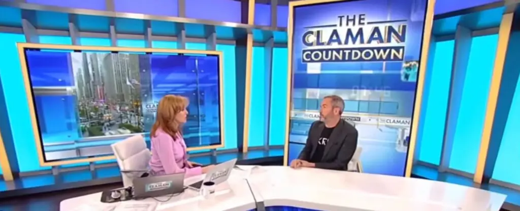 Moderna televizijska scena The Claman Countdown s gostom i voditeljem u studiju. Brad Garlinghouse, kripto zajednica, brad, direktor,