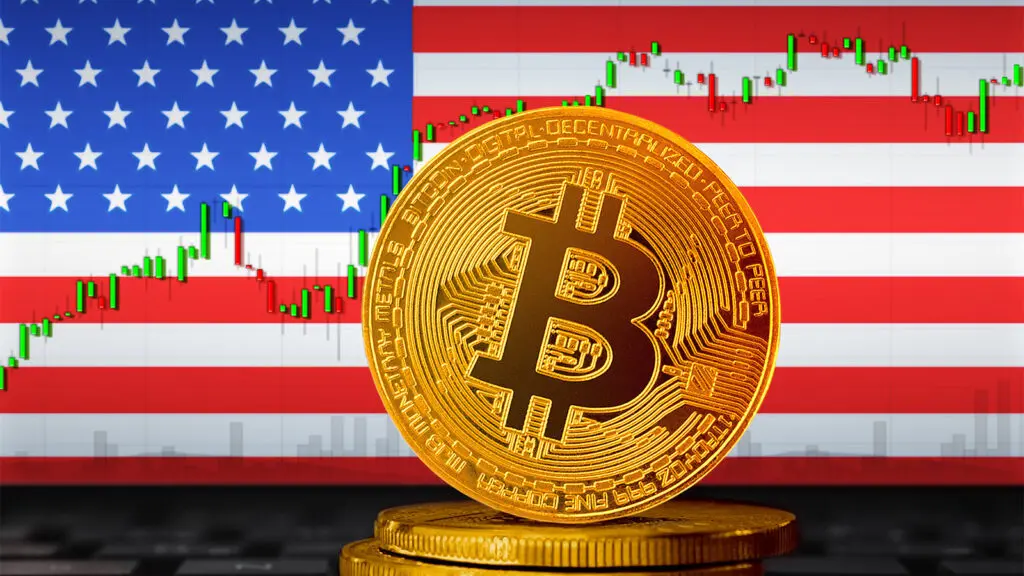 Bitcoin kovanice na pozadini američke zastave i financijskih grafikona.