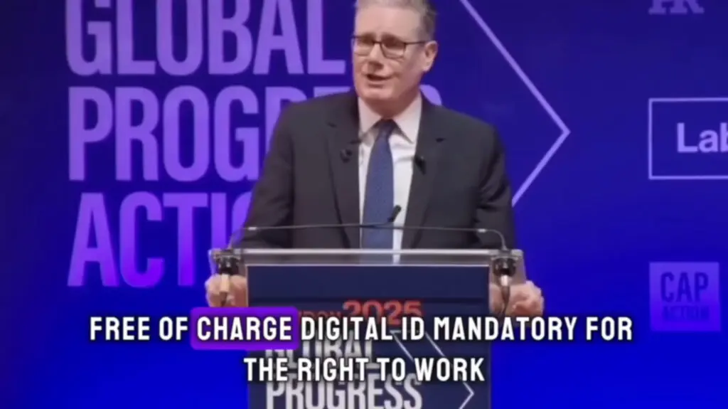 Govornik na podiju raspravlja obvezni digitalni ID za pravo na rad.