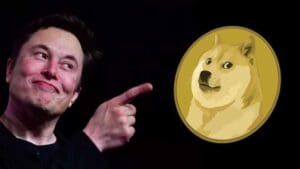 Čovjek se smiješi uz Dogecoin logo, simbol digitalne valute i meme kulture.