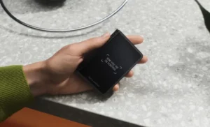 Ledger je predstavio novi hardverski novčanik, Ledger Flex, sa značajkom zaslona osjetljivog na dodir.