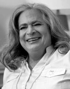 Plavi zadarski zalazak sunca s oblacima, morem i jedrilicama u daljini.