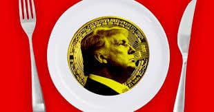 Zlatnik na bijelom tanjuru s crvenom pozadinom, vilicom i nožem, simbol bogatstva.Predsjednik Trump