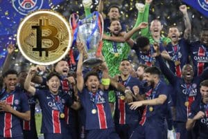 PSG nogometni igrači slave trofej, Bitcoin simbol, pobjeda, konfeti, nogomet, kriptovalute.